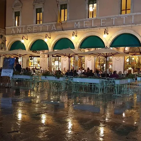 Palazzo Tranquilli Couette-café